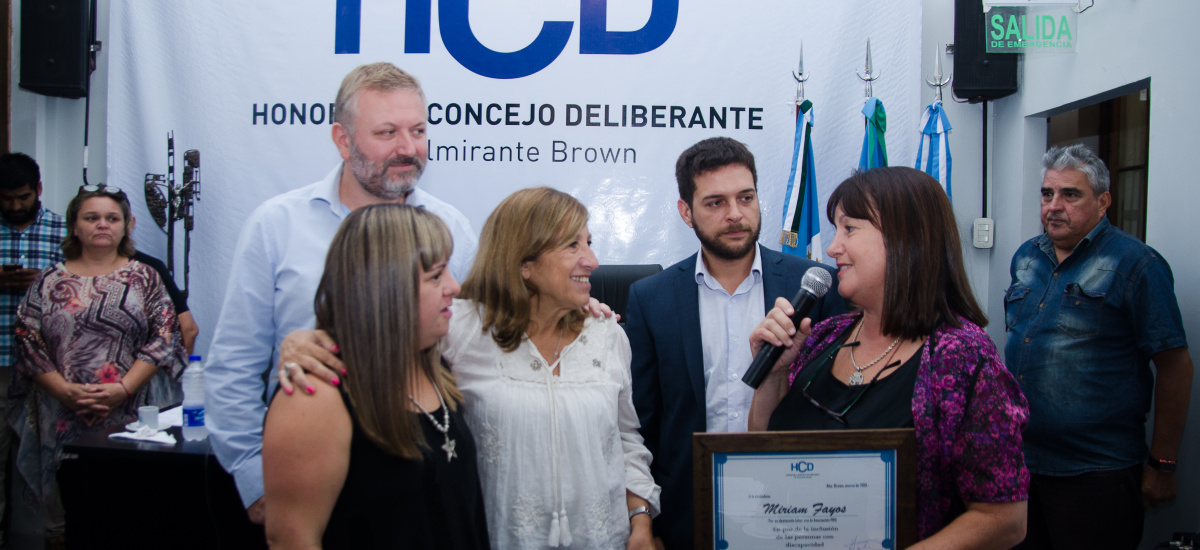 RECONOCIMIENTO A MIRIAM FAYOS POR SU LABOR EN LA ASOCIACIÓN PIHE