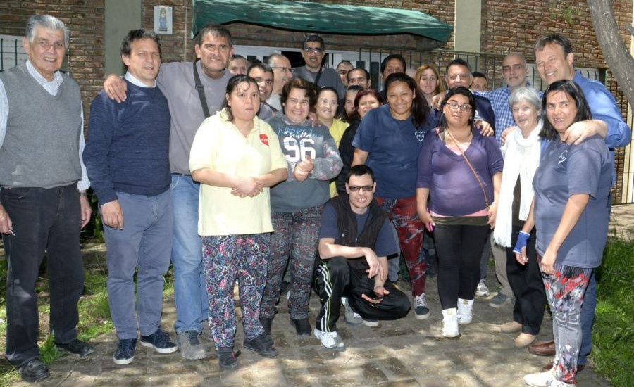 Cascallares junto al taller protegido Aedab de Burzaco