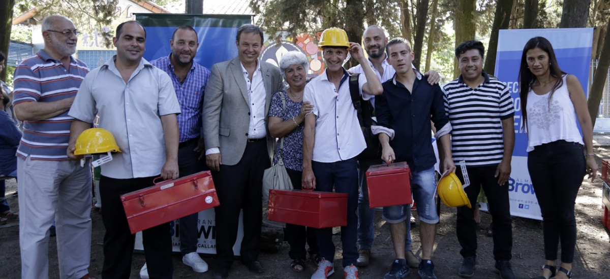 Se entregaron más de 300 diplomas a estudiantes de la Escuela de Artes y Oficios
