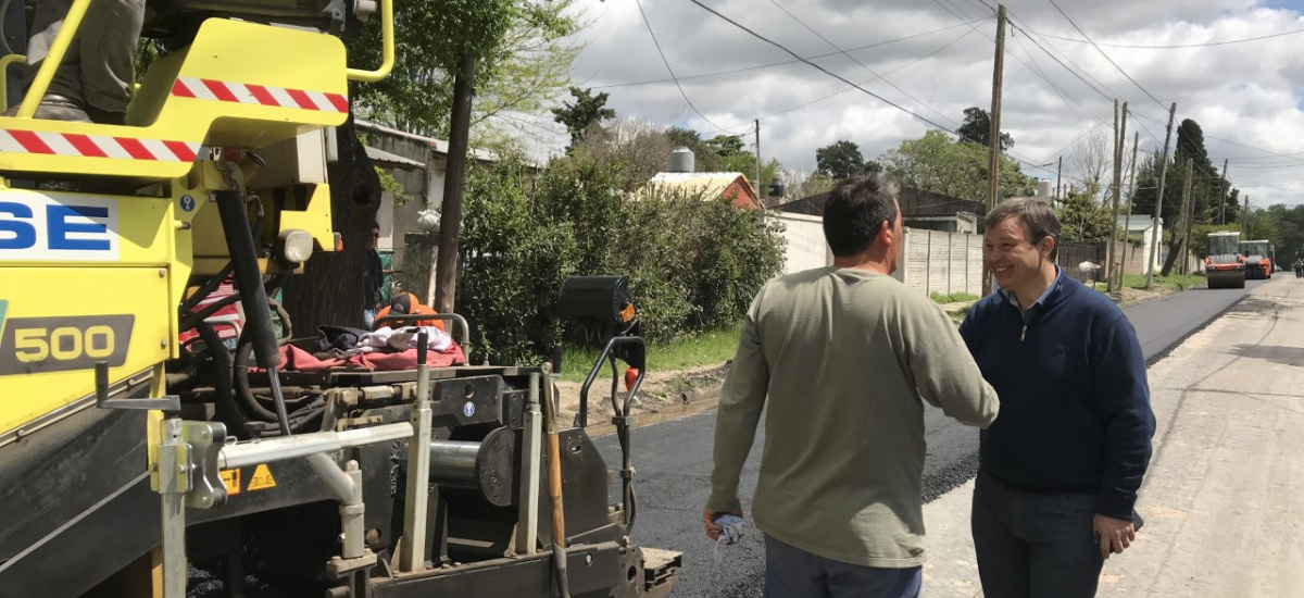 El municipio de Alte. Brown avanza con las obras de asfalto en Claypole y Don Orione