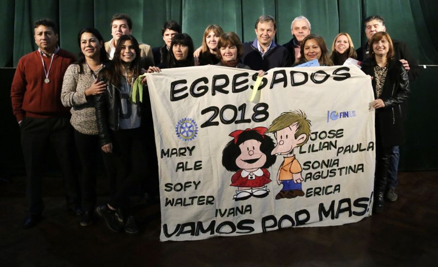Recibieron sus diplomas los 200 nuevos egresados del plan fines de Alte Brown