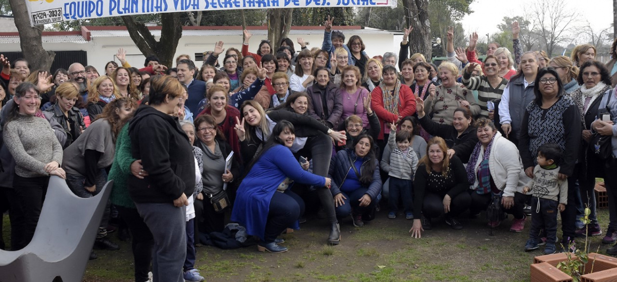 Cascallares participó de encuentro con trabajadoras sociales de Brown