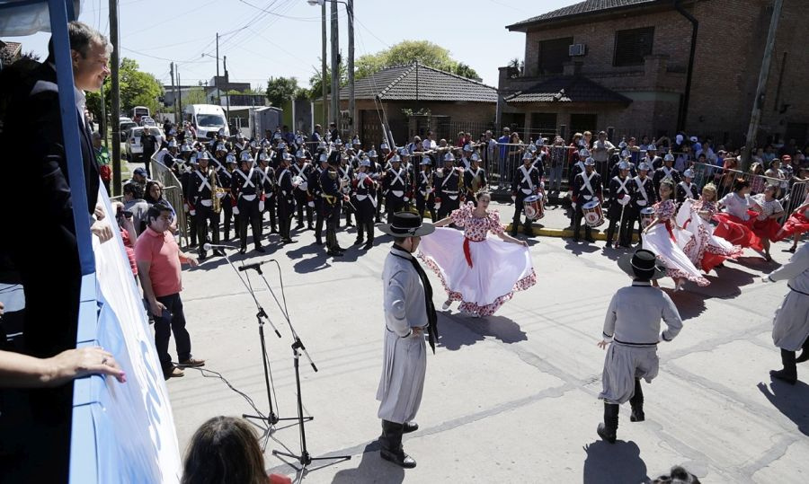 Junto a una multitud de vecinos, Cascallares encabezó festejos del aniversario de Glew
