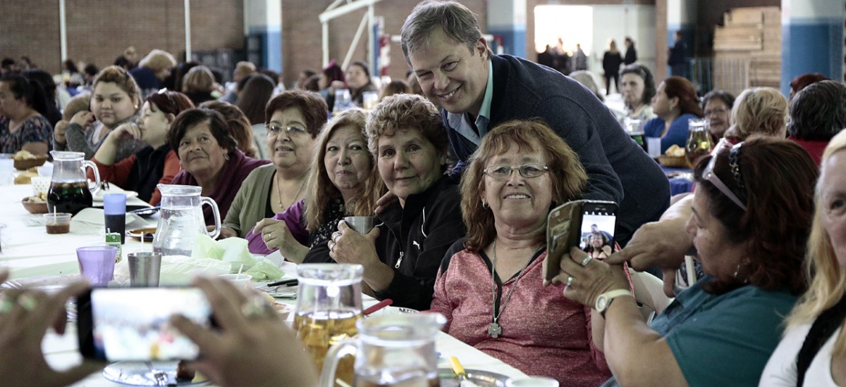 CASCALLARES JUNTO A 800 TRABAJADORAS SOCIALES DE ALTE BROWN