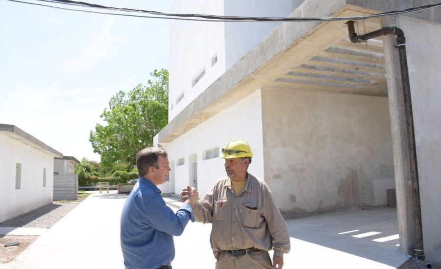 Cascallares recorrió guardería y las obras del hospital Lucio Meléndez