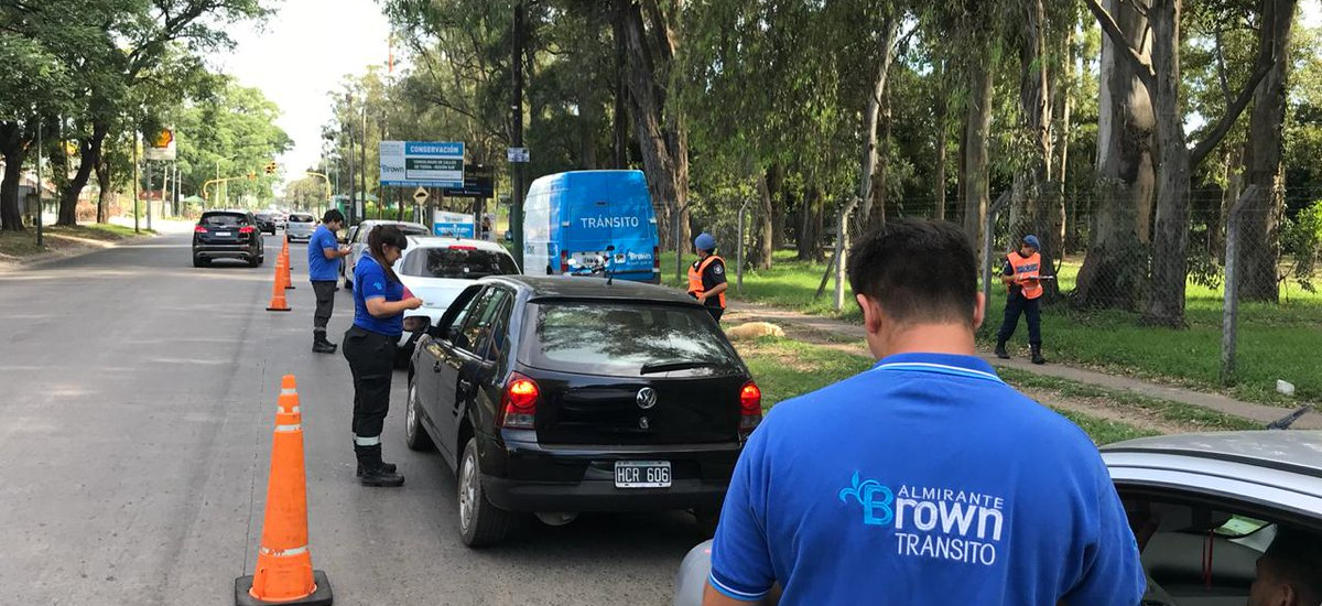 Más de 50 licencias de conducir incautadas en operativos de tránsito y anti picadas en Alte Brown