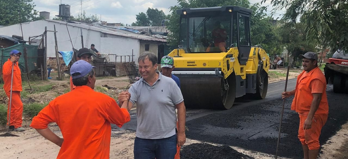 Avanzan numerosas obras de asfalto en localidades y barrios