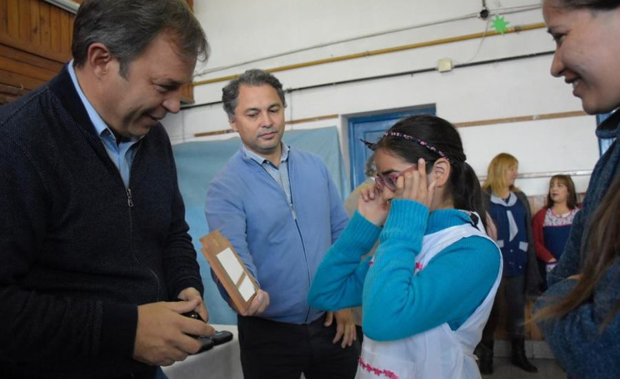 Cascallares: "Desde el municipio ya entregamos cerca de 5 mil anteojos a alumnos de sexto año"