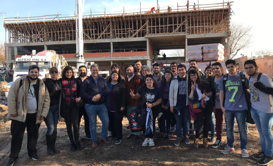 Cascallares recorrió la obra del edificio que construye el municipio para el Instituto de Formación Docente N° 41