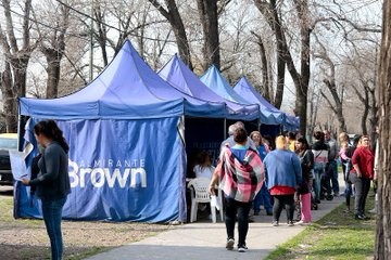 El municipio brinda servicios en Glew con el Estado Presente en tu Barrio