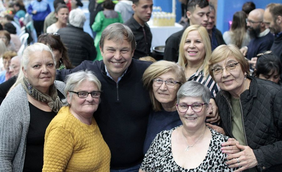 Cascallares celebró el día del jubilado junto a 2 mil abuelos brownianos