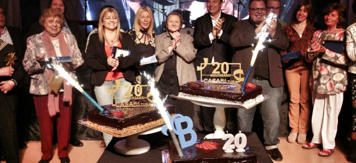 Cascallares encabezó gala por el 146º aniversario de Brown y 20 años de la Casa de la Cultura