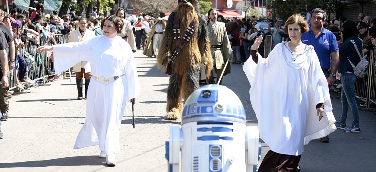 La invasión Star Wars convocó a una multitud que donó 3 mil litros de leche