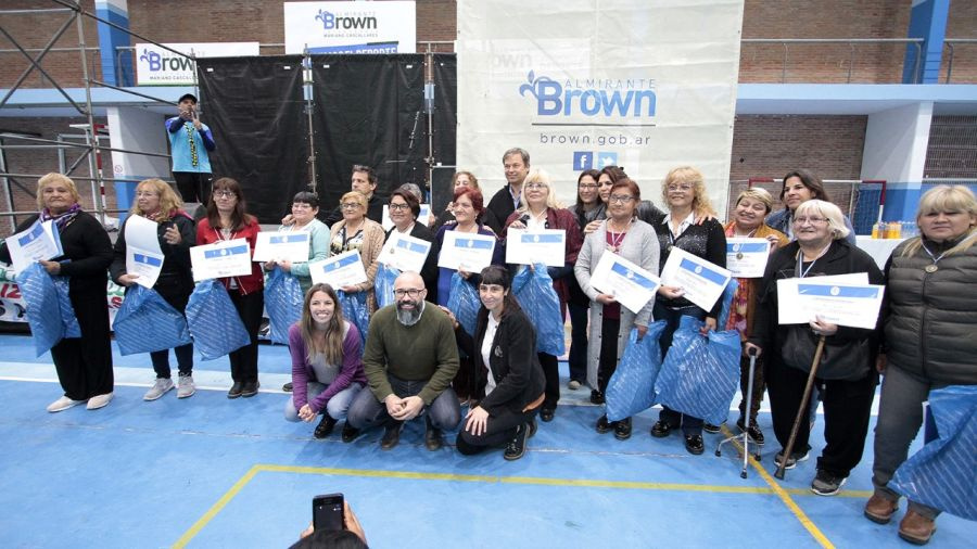Cascallares compartió un emotivo acto con trabajadoras vecinales de Alte Brown