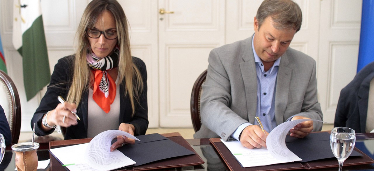 Cascallares y Galmarini sellaron convenio para potenciar las obras de agua potable y cloacas