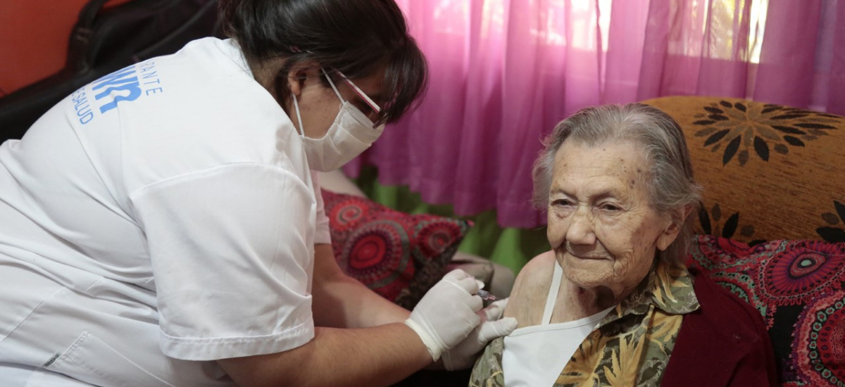 El municipio ya vacuno a 20 mil adultos mayores y hasta a una abuela de 101 años de Don Orione
