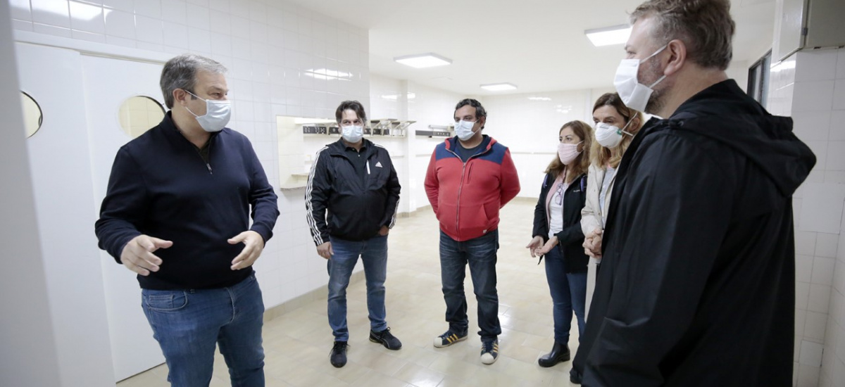 Cascallares recorrió la obra del hospital Burgwardt