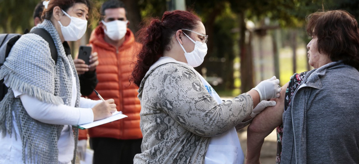 El municipio ya aplicó 46 mil dosis antigripales y sigue vacunando casa por casa