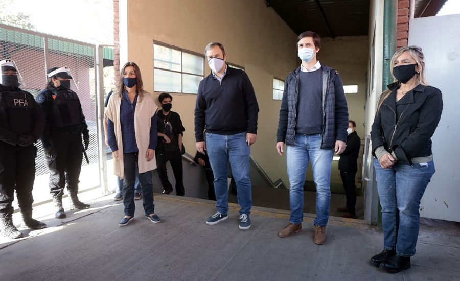 Frederic y Cascallares supervisaron despliegue policial en estaciones de trenes por covid-19