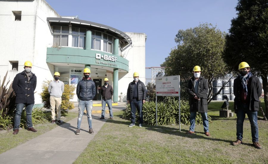 Cascallares visitó empresa del parque industrial que donó 10 mil unidades de alcohol en gel