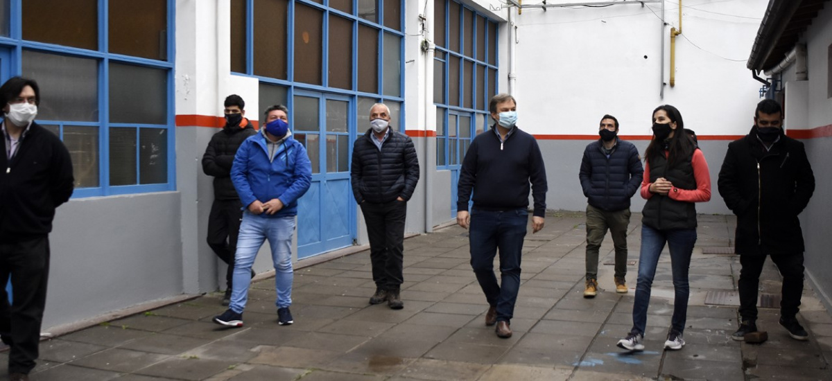En el aniversario de Longchamps, Cascallares recorrió obras en la escuela técnica n° 1