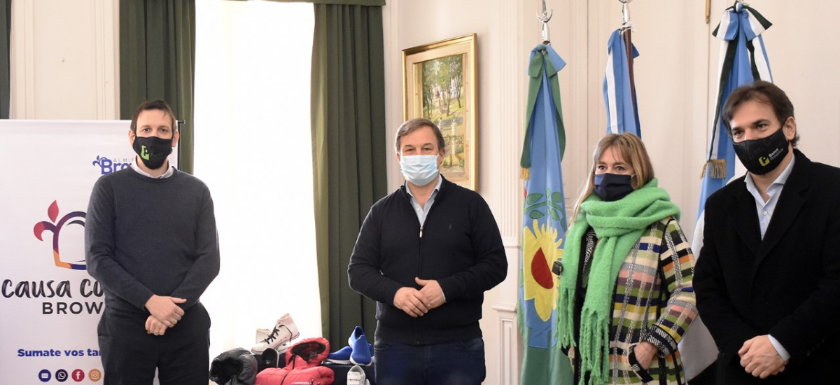 El municipio reforzó el "Operativo Frío" con abrigos y calzados donados por el Banco Provincia