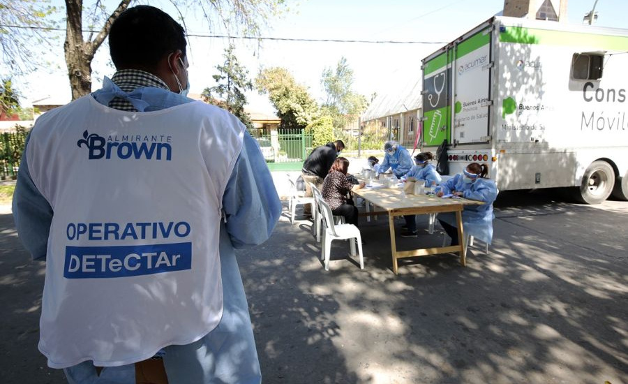 Operativo sanitario en José Mármol con detectar, hisopados y vacunación