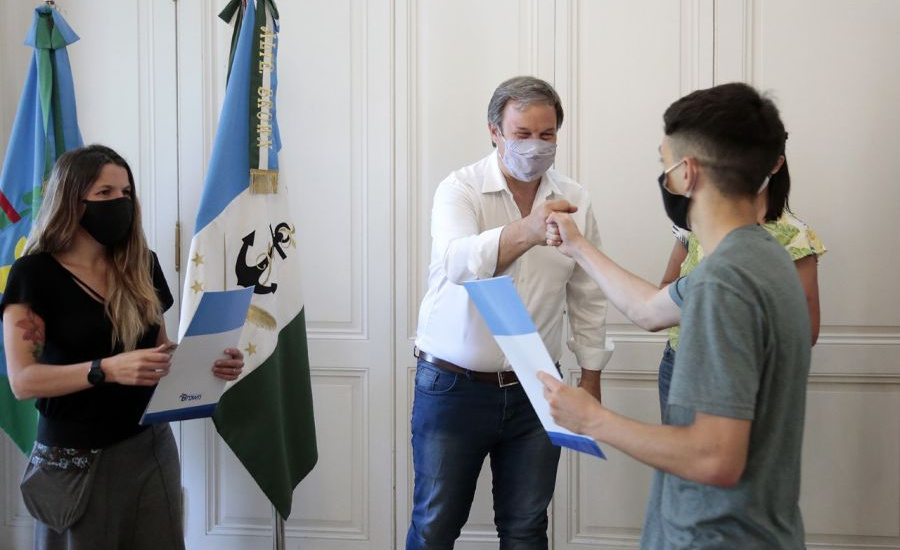Cascallares entregó microcréditos a emprendedores brownianos