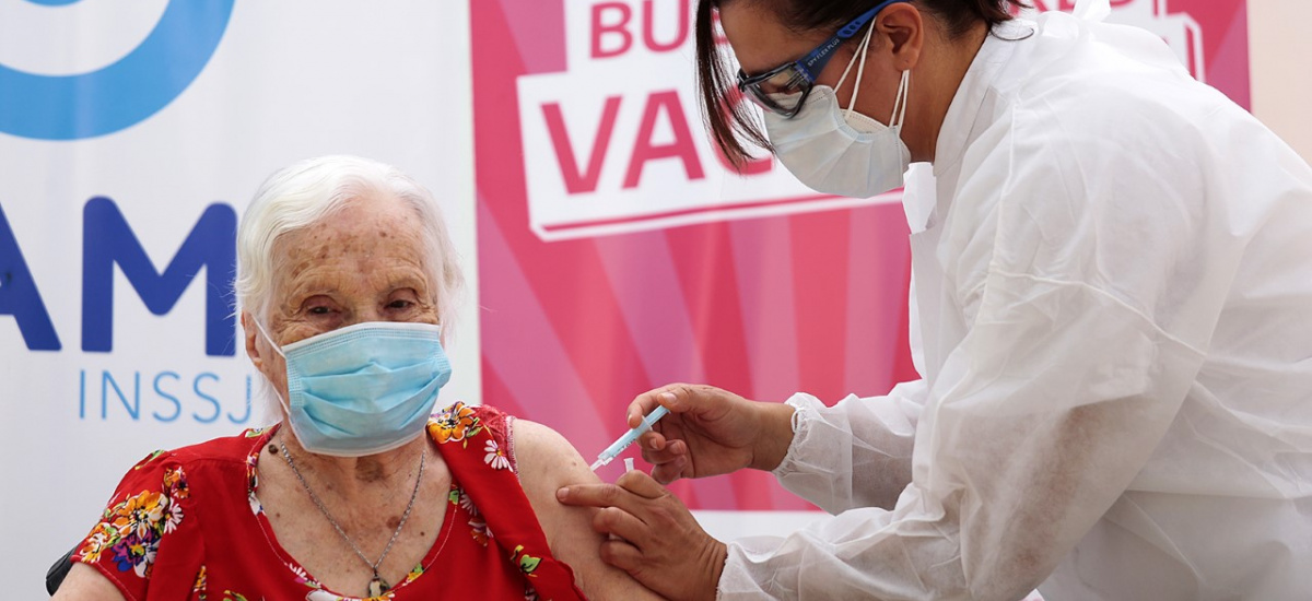 Covid 19: arrancó la vacunación en residencias geriátricas de Alte. Brown