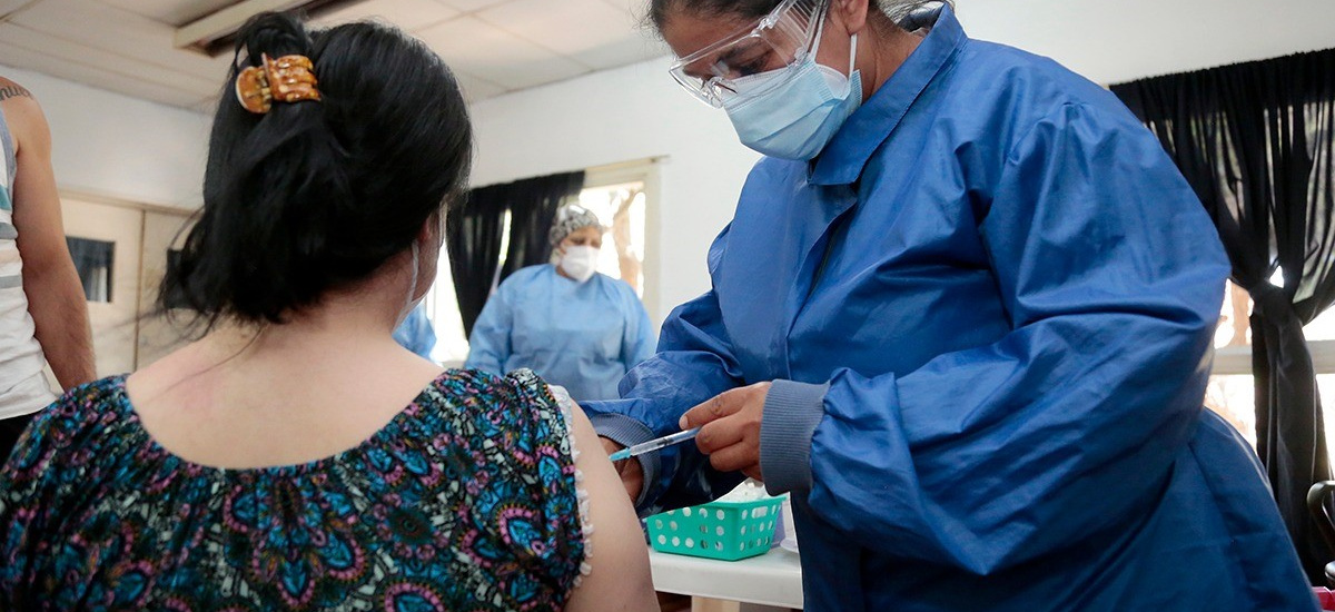 Más de 2 mil trabajadores de la salud brownianos ya recibieron dos dosis de la vacuna