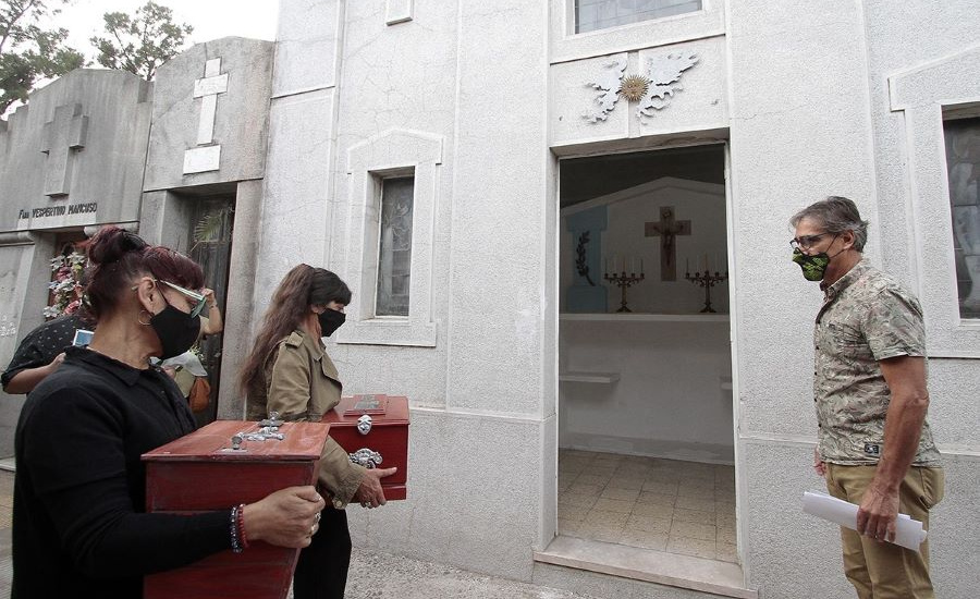 Emotivo homenaje: Trasladaron restos de héroes de Malvinas a una bóveda especial del cementerio municipal