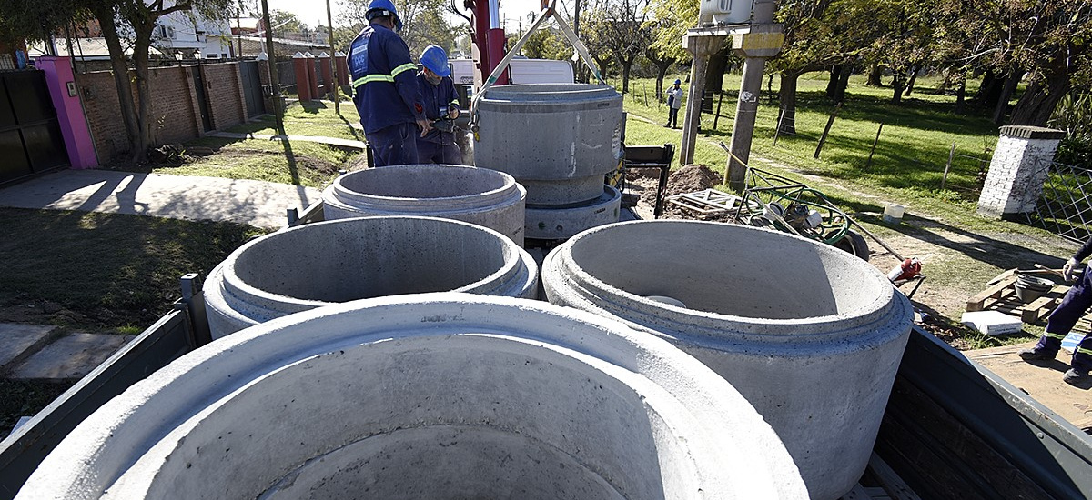 Avanzan obras de cloacas y agua potable en Claypole y José Mármol