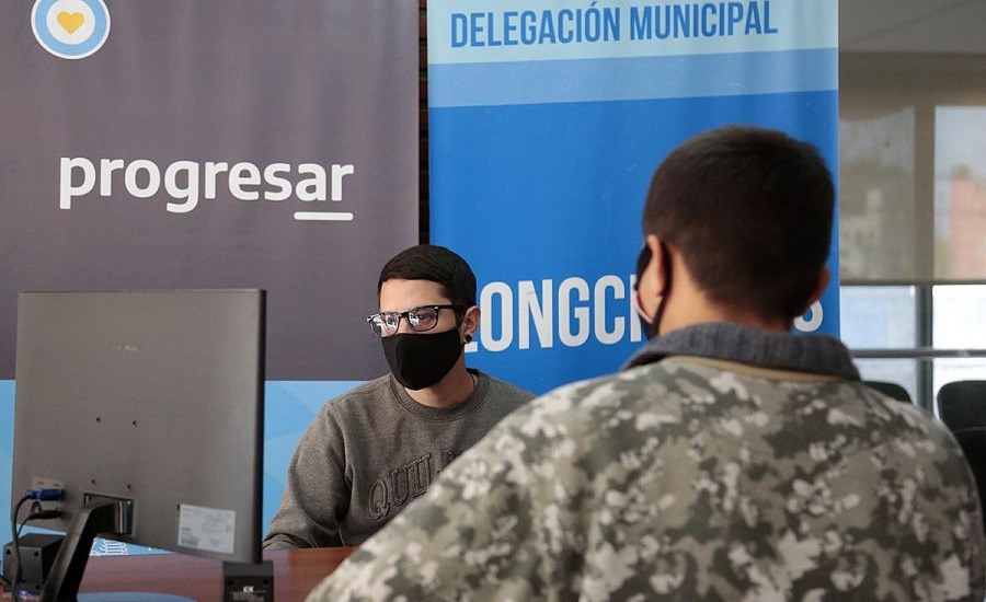 En Almirante Brown continúa la inscripción al programa "Progresar"
