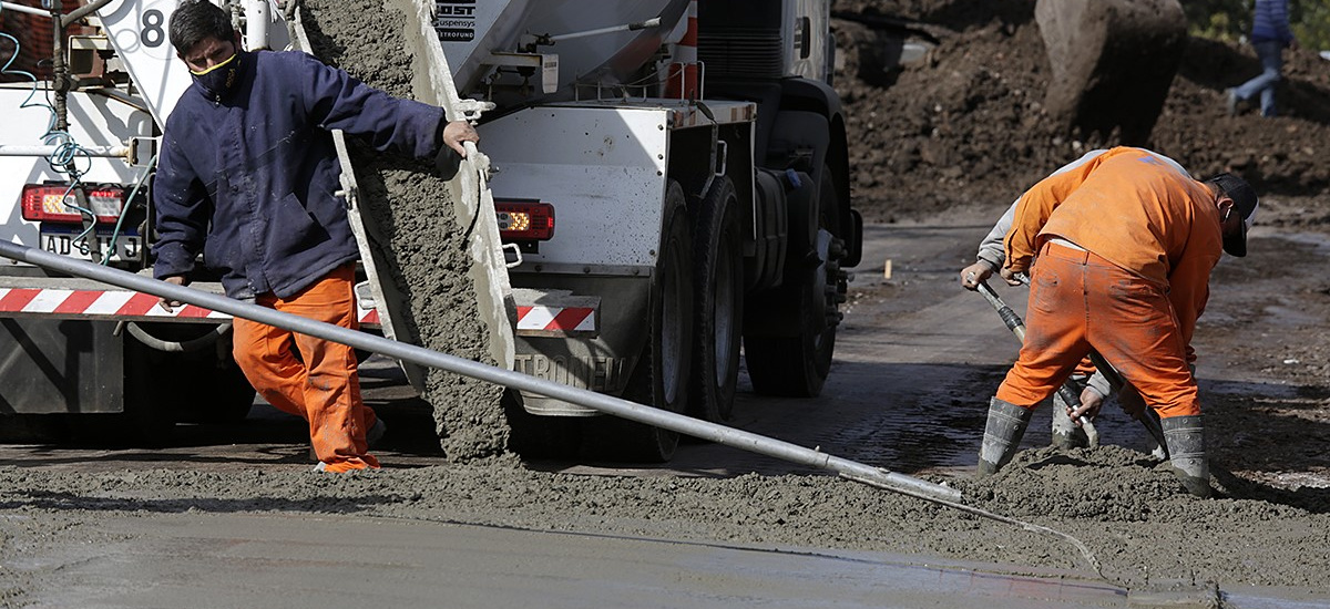 Avanzan las obras de asfalto en barrios y localidades de Alte. Brown