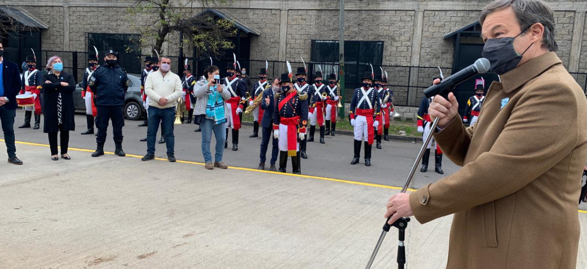 Cascallares encabezó emotivo acto por el 205º aniversario de la Independencia en Longchamps