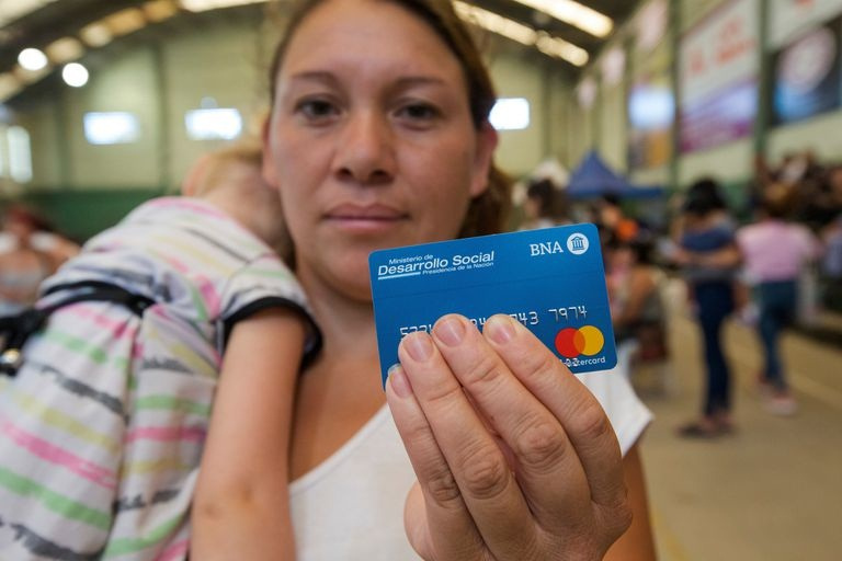 Arranca en Almirante Brown una nueva entrega de tarjetas Alimentar