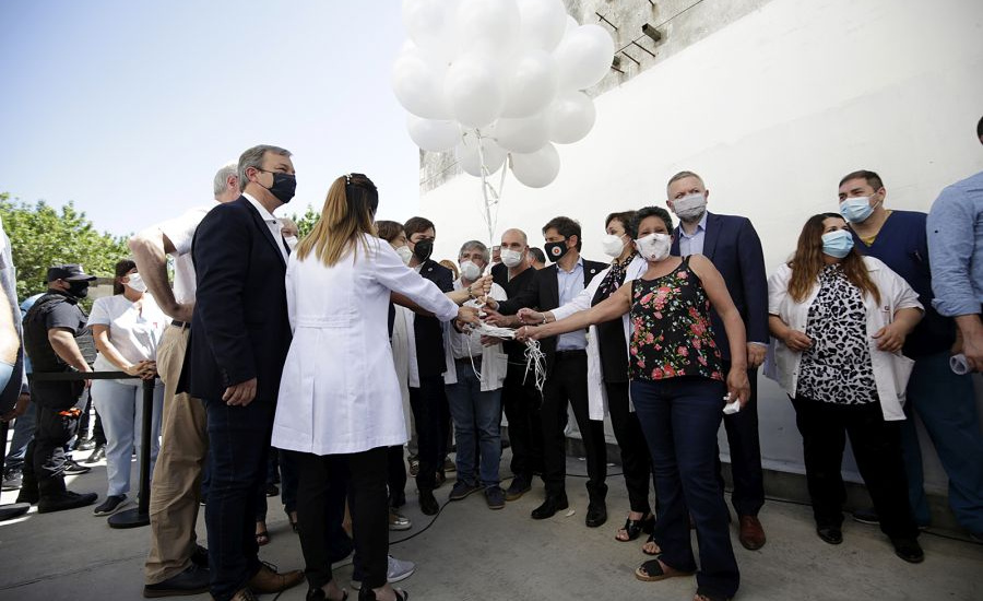 Kicillof y Cascallares encabezaron emotivo homenaje al personal de salud y recorrieron el Parque Industrial