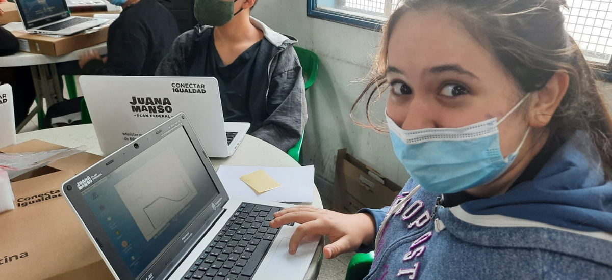 En Alte Brown avanza la entrega de 5.800 netbooks a estudiantes de primer año del secundario