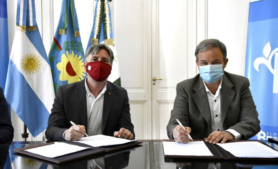 Cascallares firmó convenio con la Cruz Roja para optimizar los servicios para un barrio de Calzada