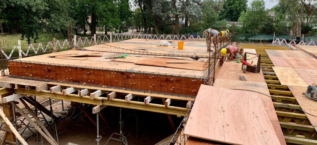 Gana altura y avanza la construcción del edificio de la Universidad Guillermo Brown