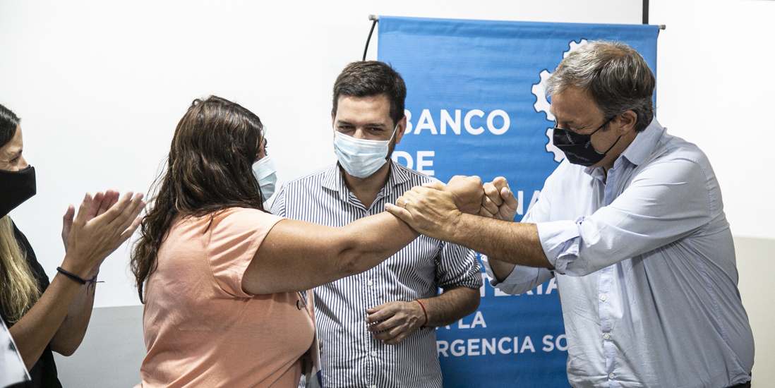 Cascallares y Fabiani encabezaron la entrega de maquinarias y herramientas a emprendedores