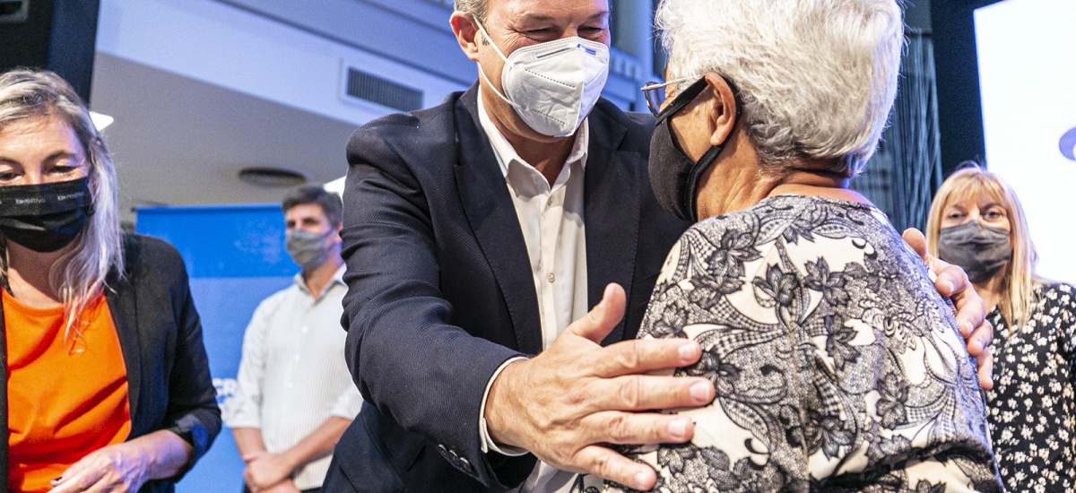 Cascallares acompañó a 95 familias brownianas en la firma de su escritura