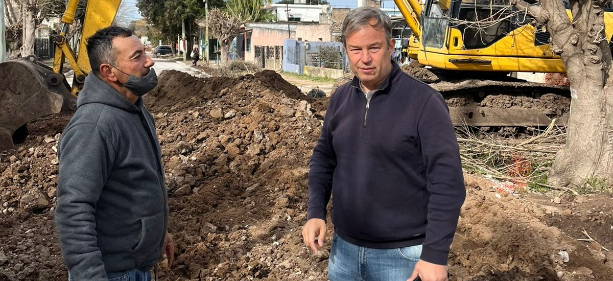 Cascallares recorrió obras de integración urbana en barrios de Longchamps