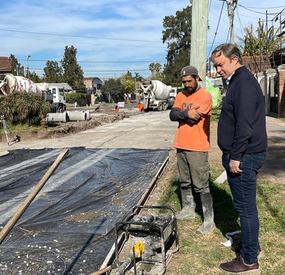 Cascallares recorrió la obra de la nueva delegación y pavimentaciones en Mármol