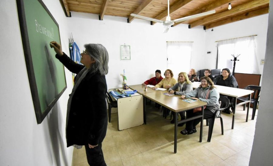 Con un Programa Municipal, adultos mayores culminan sus estudios primarios en Centros de Jubilados