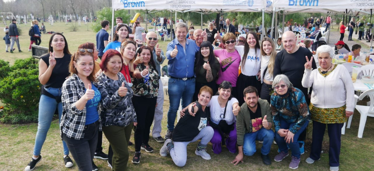Cascallares y Fabiani junto a los adultos mayores en la Granja Educativa Municipal