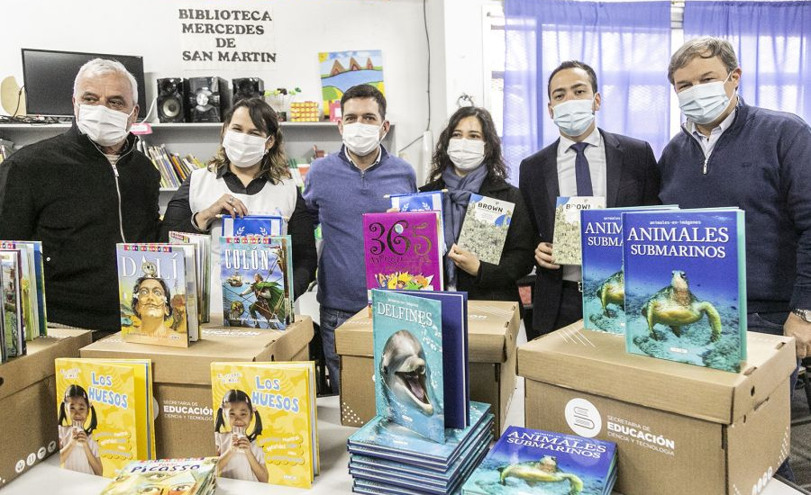 Cascallares Y Fabiani recorrieron un jardín recién ampliado y entregaron libros