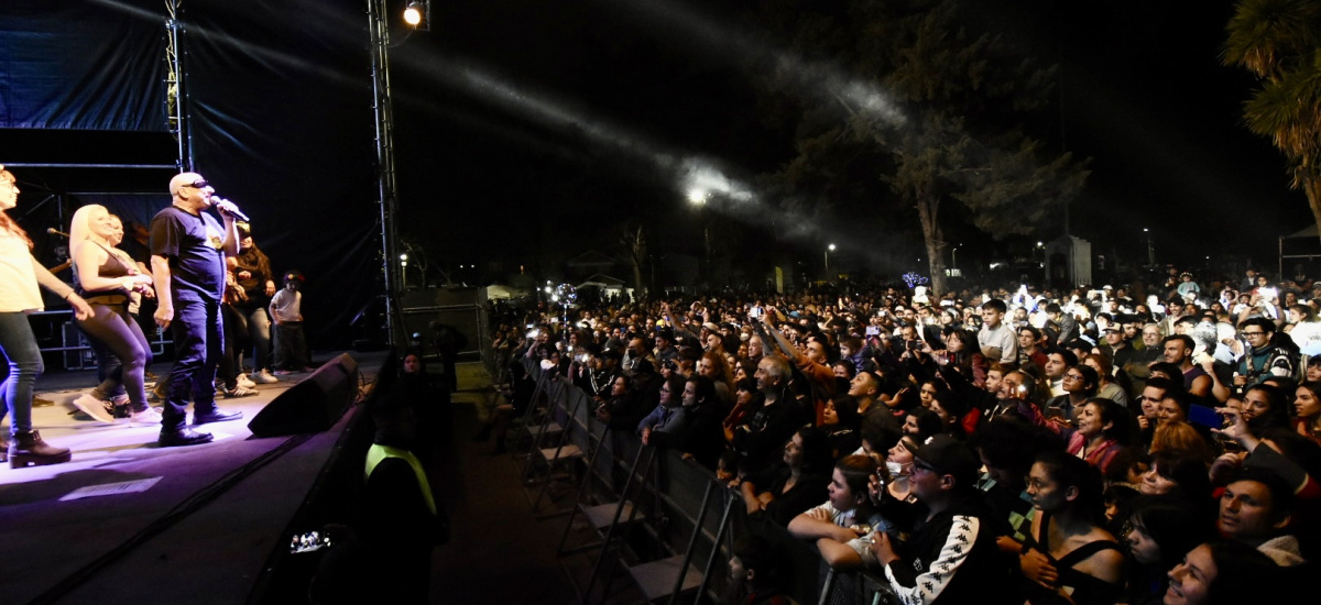 Una multitud le dio brillo y color a la “Fiesta de la Primavera” en Glew