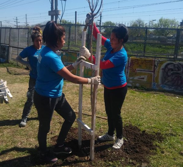 El Municipio realizó nueva jornada de forestación en la estación de Claypole