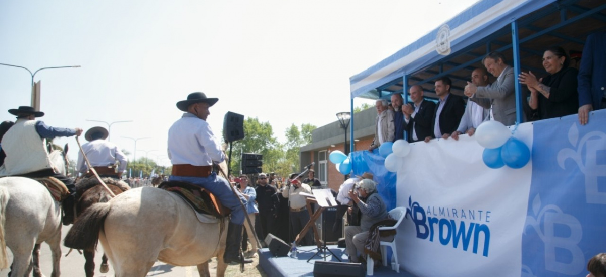 Glew celebró sus 157 años con la inauguración de la nueva Delegación Municipal y un colorido desfile